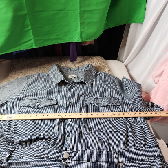 Women's Short Sleeve Denim Jumpsuit - Universal Thread Size 30 - Picture 10 of 16